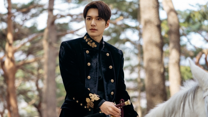 'Quân vương bất diệt' Lee Min Ho lại bị báo chí Hàn chê bai diễn xuất, đem ra so sánh với 2 người này