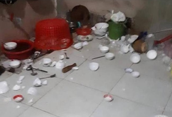 Sắp cơm thiếu đũa, chồng hất tung mâm ra sân nhưng lập tức anh phải 'hóa đá' với pha 'phản đòn' của vợ