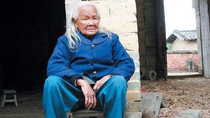 Bí ẩn cụ bà 95 tuổi bật nắp quan tài...dậy xuống bếp nấu cháo khiến ai cũng kinh hồn