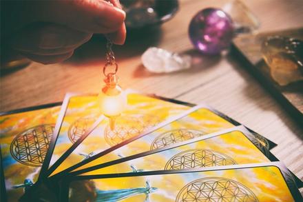 Bói bài Tarot thứ 6 ngày 31/12/2021: Tiền đổ về quên đi mệt mỏi