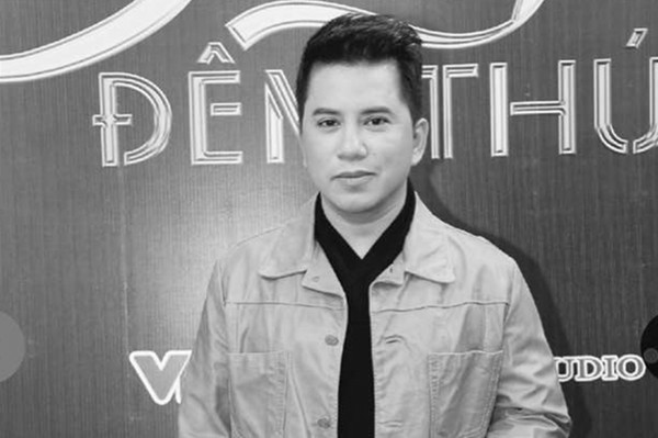 Ca sĩ Quang Toàn qua đời vì đột quỵ ngay tại sân bay


