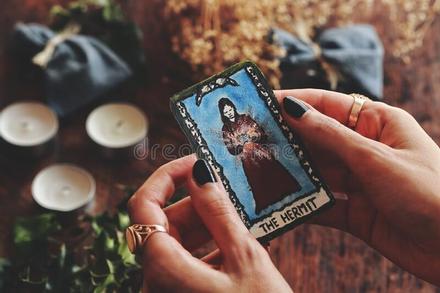 Bói bài Tarot thứ 7 ngày 19/2/2021: Chú ý va chạm