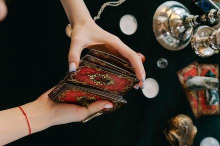 Bói bài Tarot thứ 7 ngày 9/4/2022: Cần một người lắng nghe