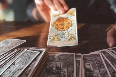 Bói bài Tarot tuần từ 18/4 đến 24/4/2022: Tình yêu cần trao đổi chất