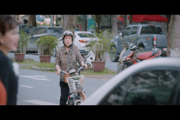 Thương Ngày Nắng Về 2 tập 18, bà Nga đau lòng khi Trang vui vẻ bên mẹ ruột