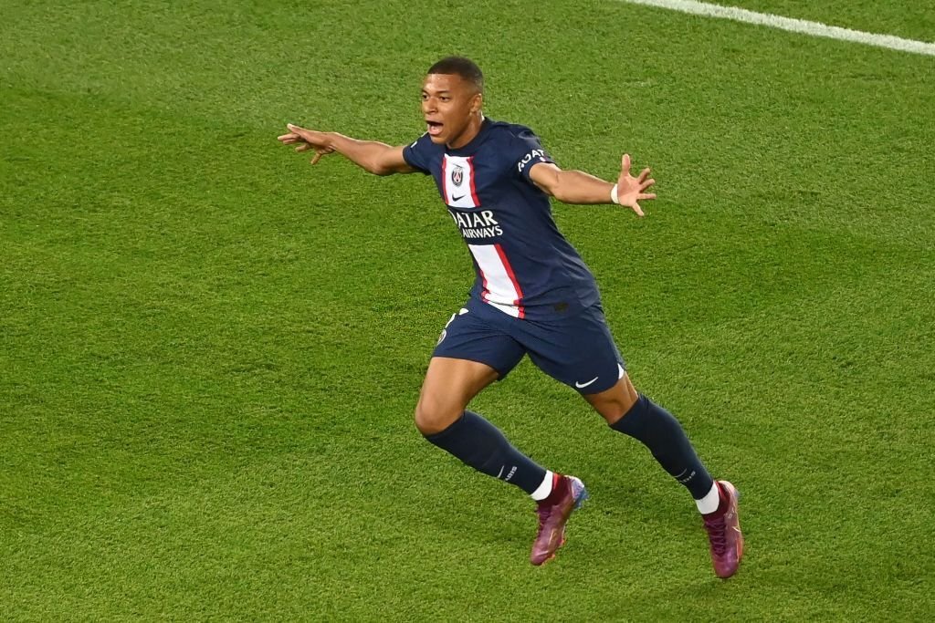 Mbappe 'bật bãi' khỏi top 3 tiền đạo xuất sắc nhất thế giới