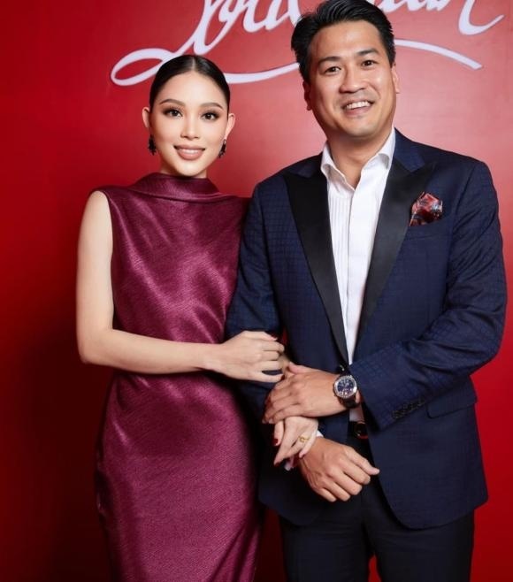 Hé lộ thiệp cưới sang trọng của Phillip Nguyễn và Linh Rin, ngày vui đang đến gần
