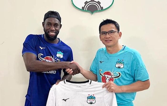 CLB HAGL vừa hoàn tất thương vụ chiêu mộ tiền đạo Joao Mario Fernandes với hợp đồng có thời hạn 1 năm.