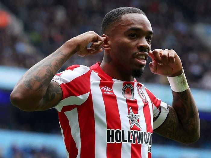 Theo thông tin từ tờ The Mirror, Arsenal đang quan tâm đến việc chiêu mộ tiền đạo Ivan Toney của đội Brentford.