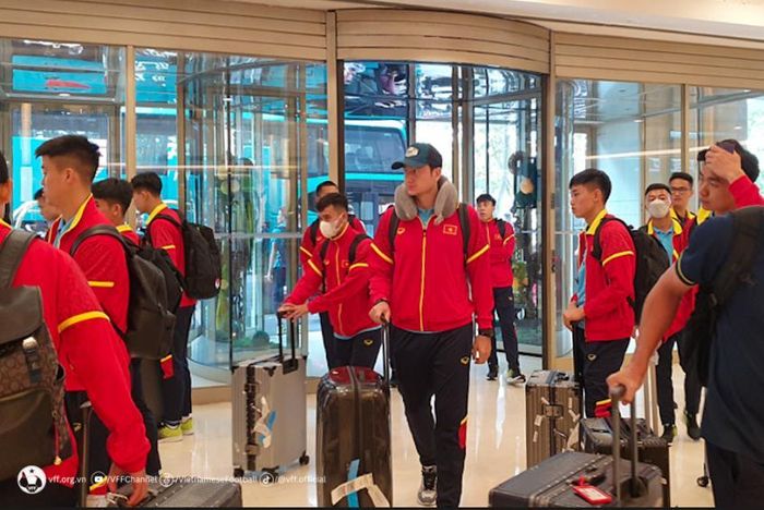 Đội tuyển Việt Nam đã đến và tiến hành buổi tập đầu tiên tại Đại Liên, Trung Quốc