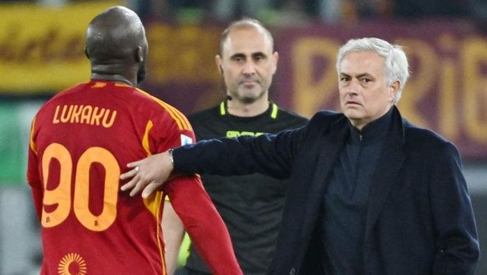 Mourinho bỏ họp báo để phản đối tấm thẻ đỏ của Lukaku