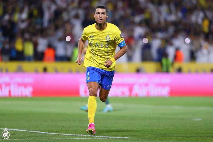 Ronaldo tiếp tục thể hiện khả năng ghi bàn vô song, đưa Al Nassr vào tứ kết AFC Champions League