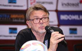 HLV Philippe Troussier: Đội tuyển Việt Nam không từ bỏ, phải thắng ở lượt về