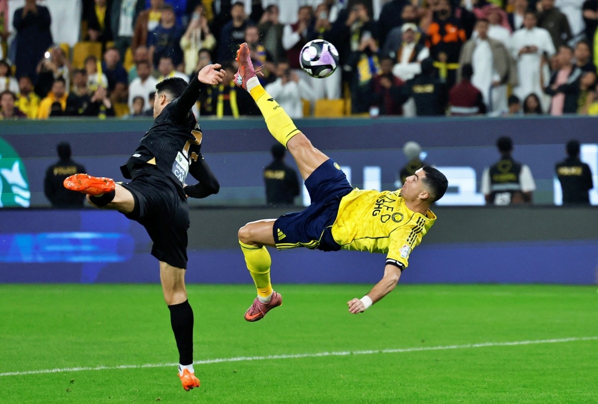 Ronaldo tái hiện siêu phẩm ngả bàn đèn, tiến gần cột mốc 1.000 bàn thắng sau trận Al Nassr 4-1 Al Khaleej