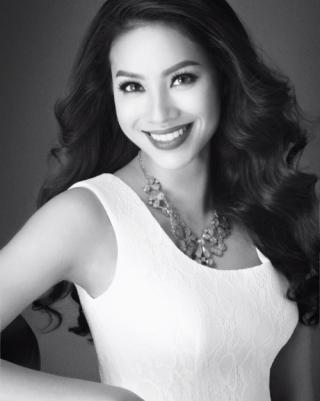 Phạm Hương, Hồ Ngọc Hà và dàn sao Việt rộn ràng chúc năm mới 2016