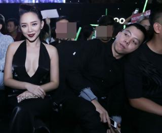 Tóc Tiên và Hoàng Touliver né tránh chụp hình chung