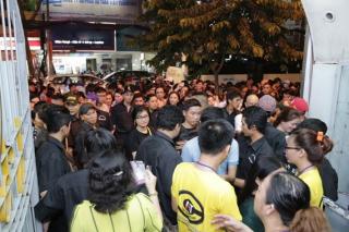 4.000 khán giả chen lấn vào xem show Hoài Linh