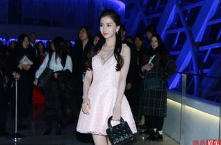 Angelababy được khen xinh như  búp bê sứ 