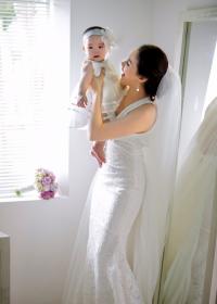 Vợ chồng Trang Nhung chụp ảnh cưới cùng con gái