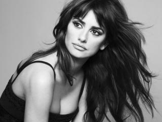 Penelope Cruz cạo trọc đầu, khỏa thân trong phim về ung thư