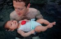 Mark Zuckerberg khoe ảnh con gái tập bơi