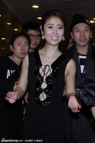 Lâm Tâm Như hở bạo bất chấp thời tiết lạnh giá