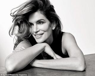 Cindy Crawford tuyên bố “giải nghệ” ở tuổi 50