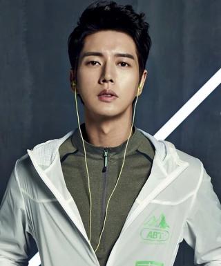 Fan mừng rơn vì phim Trung của Park Hae Jin cuối cùng cũng được ra mắt