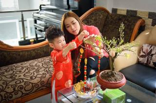 Diệp Bảo Ngọc bình yên bên con trai - Midu  vô tư mà vui sống 