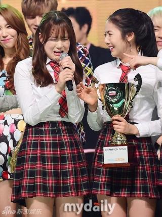 Thành viên G-Friend bị chế nhạo vì khóc quá lố