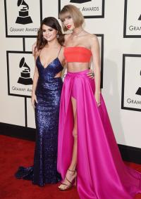 Selena Gomez và Taylor Swift gợi cảm trên thảm đỏ Grammy