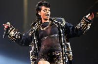 Rihanna hủy trình diễn tại Grammy 2016