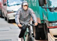 Châu Tinh Trì -  người bất thường  thích rong ruổi với xe đạp
