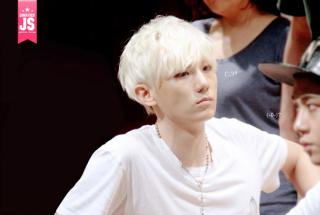 Lay EXO bị so sánh với  idol nên bỏ nhóm  Hyun Seung