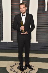 Mải vui, Leo DiCaprio  bỏ quên  cả tượng vàng Oscar