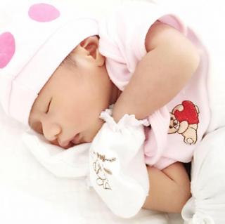 Vũ Thu Phương lần đầu khoe ảnh cận mặt con gái thứ 2