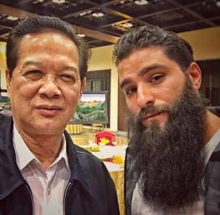 Đạo diễn ‘King Kong’ chụp hình với Thủ tướng Nguyễn Tấn Dũng