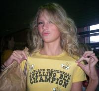 Taylor Swift lộ loạt bình luận văng tục thời  trẻ trâu  trên MySpace