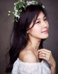 Nhan sắc gái đôi mươi của Kim Ha Neul trong loạt ảnh cưới