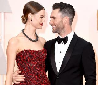 Vợ siêu mẫu của Adam Levine mang thai con đầu lòng