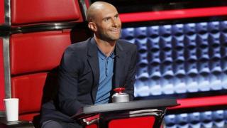 Adam Levine rời ghế nóng The Voice về bên gia đình