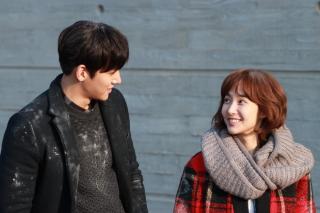 Ji Chang Wook âm thầm bảo vệ Park Min Young