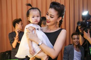 Maya khoe con gái tại hậu trường The Remix