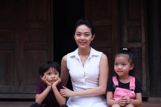 Minh Hằng trắng tinh khôi  hớp hồn  Quý Bình