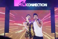 Tóc Tiên, Trọng Hiếu tình cảm trên sân khấu MTV Connection