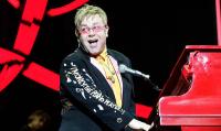 Elton John bị vệ sĩ kiện tội quấy rối tình dục