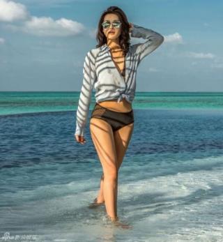 Hồ Hạnh Nhi khoe ảnh nóng bỏng khi đi trăng mật