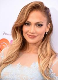 “Siêu vòng 3” Jennifer Lopez bất ngờ tiết lộ từng 2 lần “cưới hụt”