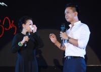 Khánh Ly hát tặng sinh viên như thuở hàn vi