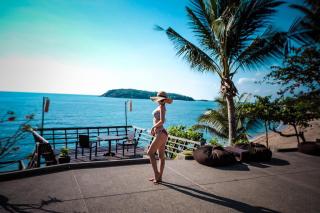 Facebook 24h: Tóc Tiên khoe dáng ngọc với bikini trước biển